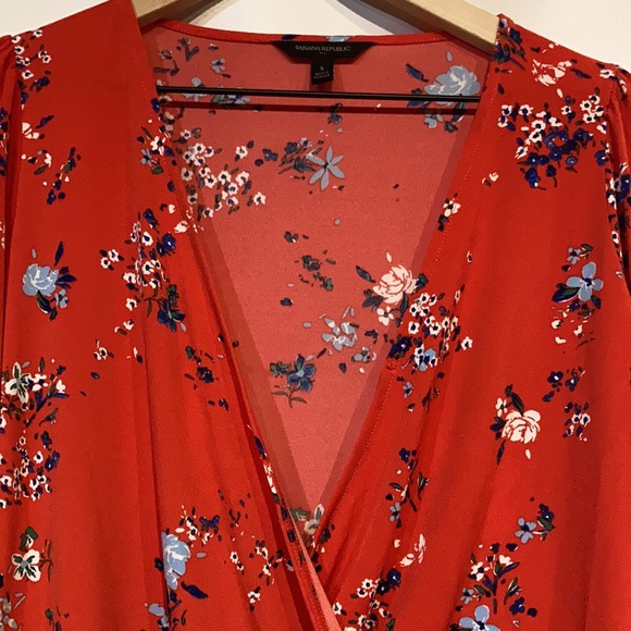 Banana Republic Red Floral Surplice Front Wrap Top Deep V-Neck Long Sleeve S - Picture 3 of 8